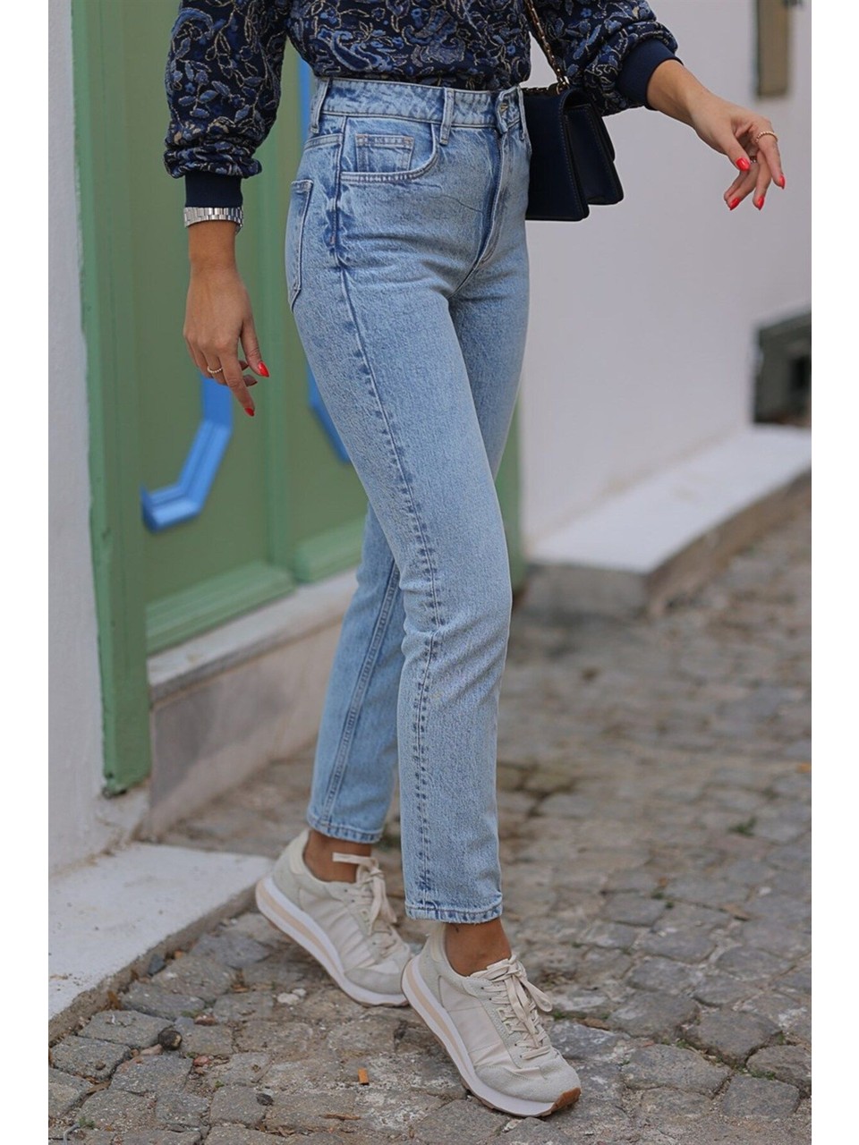 Neva Mavi Kar Yıkama Boyfriend Jean Kadın Solmaz Mom Toparlayıcı Kot Pantolon